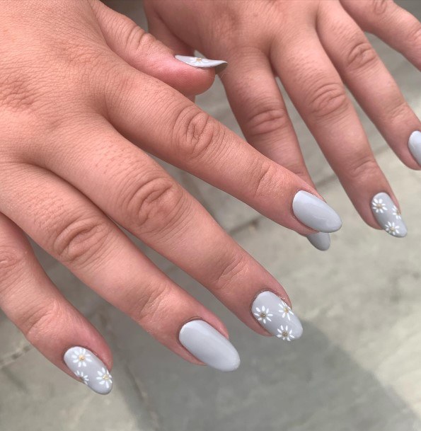 Excellent Girls Grey And White Nail Design Ideas