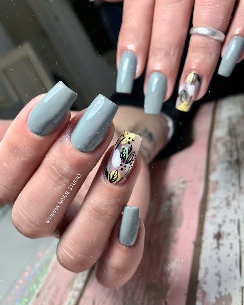 Excellent Girls Grey Dress Nail Design Ideas