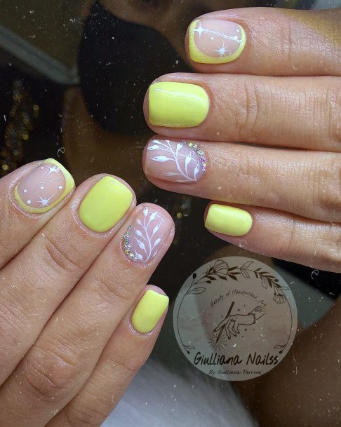 Excellent Girls Light Yellow Nail Design Ideas