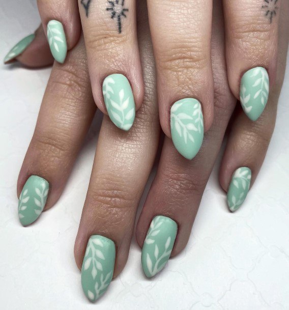 Excellent Girls Matte Green Nail Design Ideas