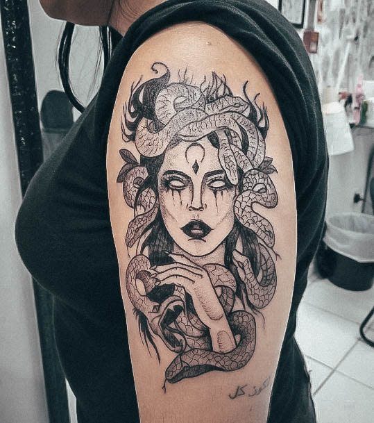 Excellent Girls Medusa Tattoo Design Ideas