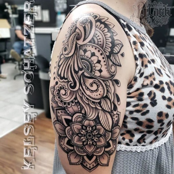 Excellent Girls Paisley Tattoo Design Ideas