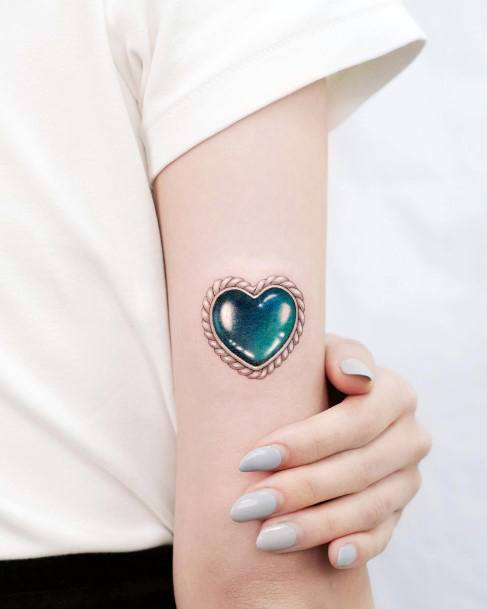 Excellent Girls Pendant Tattoo Design Ideas