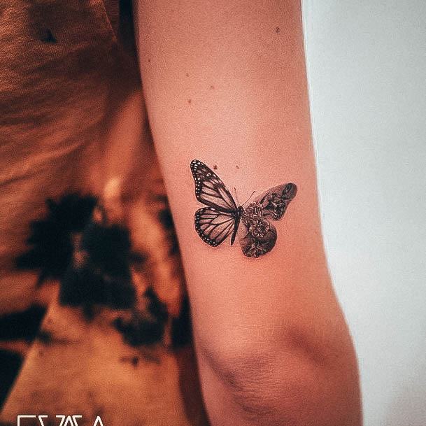 Excellent Girls Small Butterfly Tattoo Design Ideas