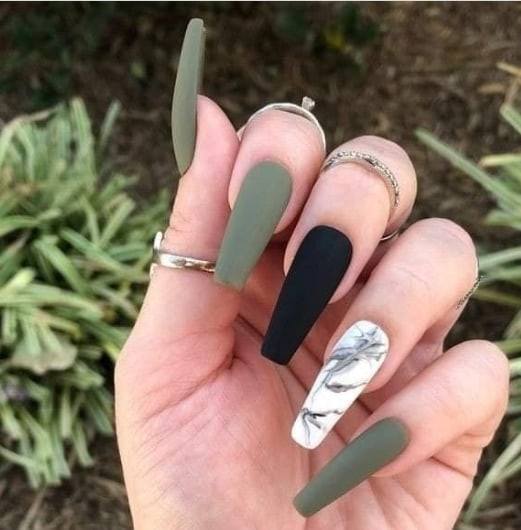 Exceptional Womens Black And Green Nail Ideas