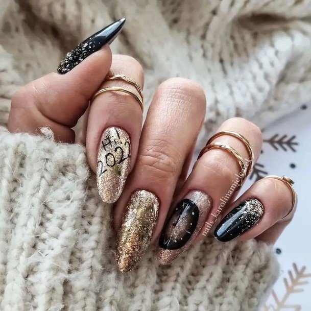 Exceptional Womens Black Oval Nail Ideas