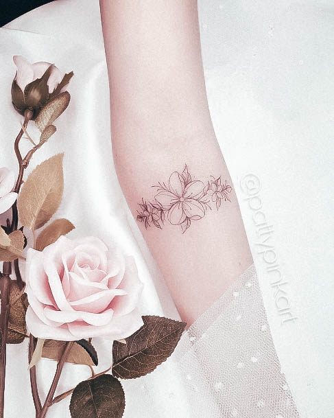 Exceptional Womens Fine Line Tattoo Ideas