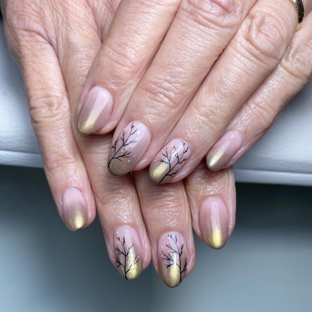 Exceptional Womens Gold Ombre Nail Ideas