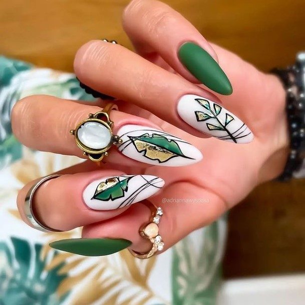 Exceptional Womens Green Nail Ideas