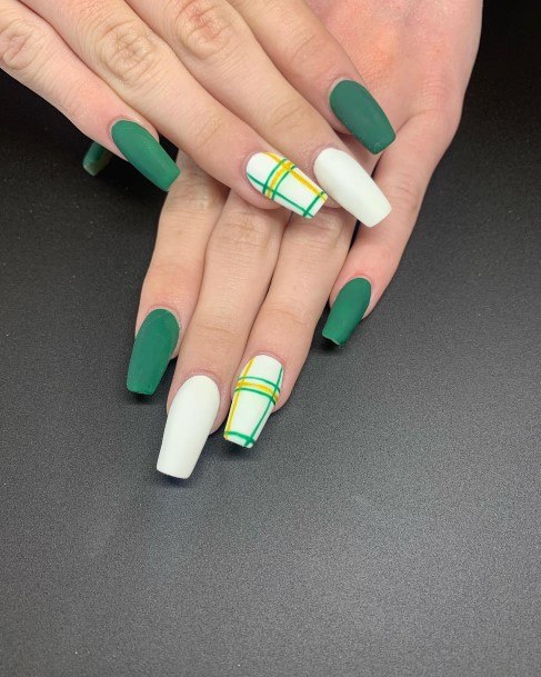 Exceptional Womens Matte Green Nail Ideas