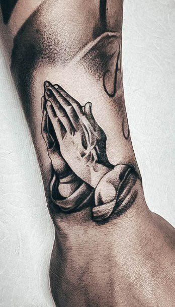 Exceptional Womens Praying Hands Tattoo Ideas Wrist