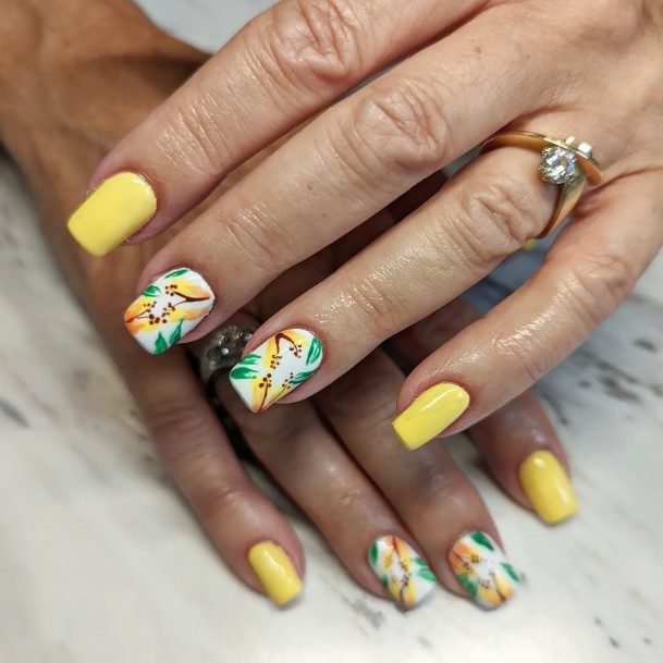 Exceptional Womens Yellow Square Nail Ideas