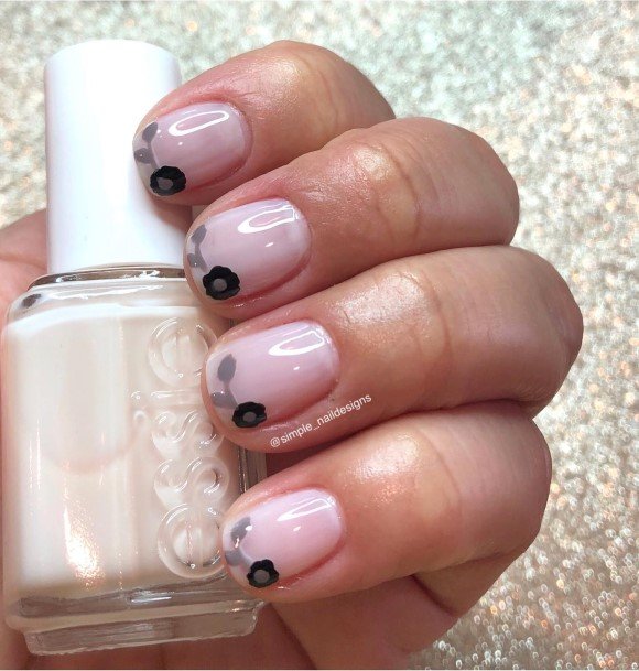 Exquisite Black And Grey Nails On Girl