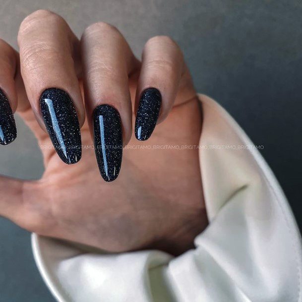 Exquisite Black Dress Nails On Girl