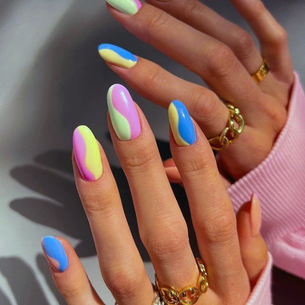 Exquisite Bright Summer Nails On Girl