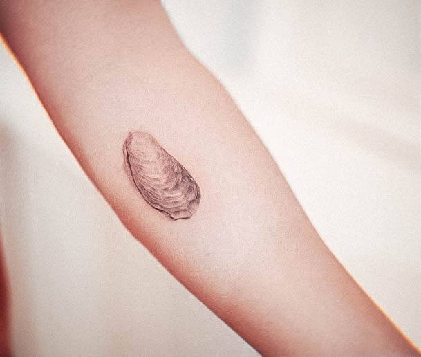 Exquisite Clam Tattoos On Girl