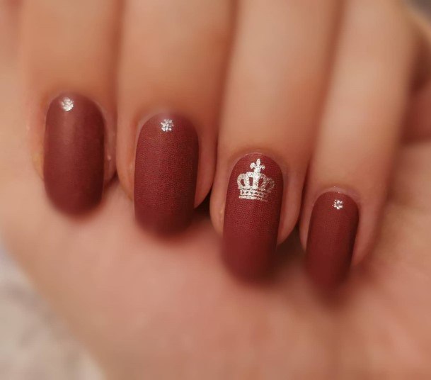 Exquisite Crown Nails On Girl