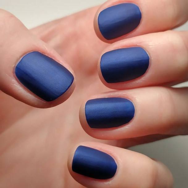 Exquisite Dark Blue Matte Nails On Girl