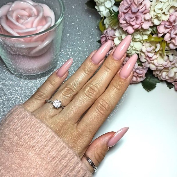 Exquisite Date Nails On Girl