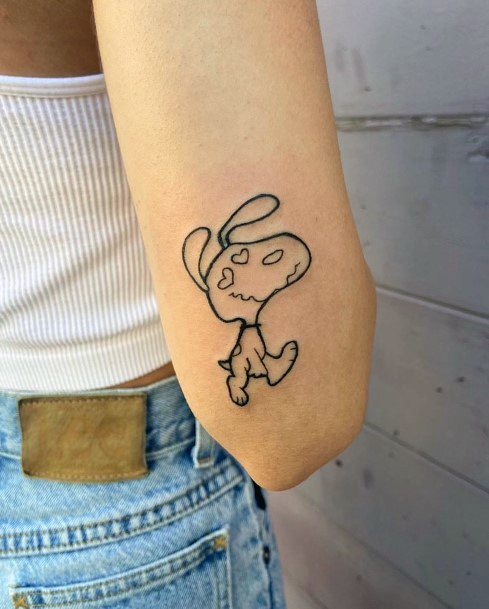 Exquisite Snoopy Tattoos On Girl