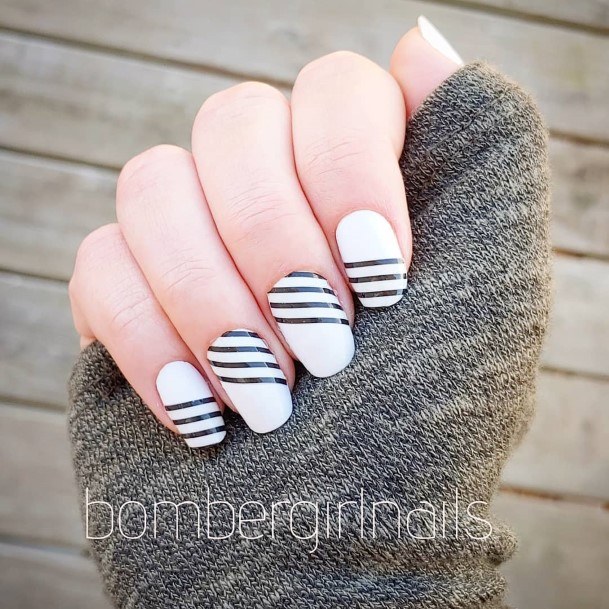 Exquisite Striped Nails On Girl