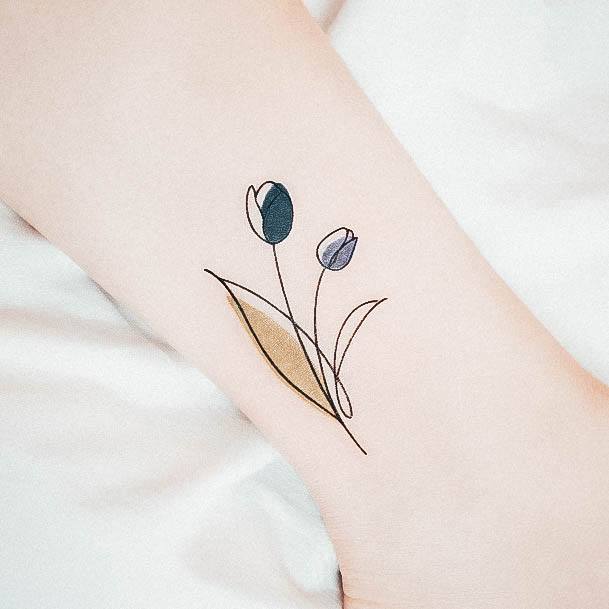 Exquisite Tulip Tattoos On Girl