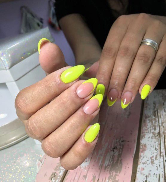Exquisite Yellow Dress Nails On Girl