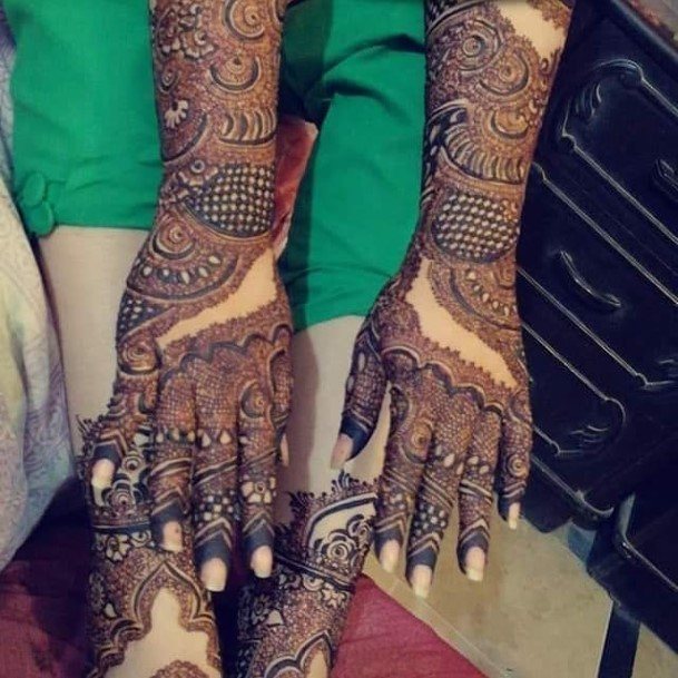 Extremely Intricate Henna Details Womens Hands