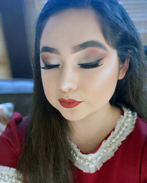 Eyeshadow Tips For Girls In Red Dress