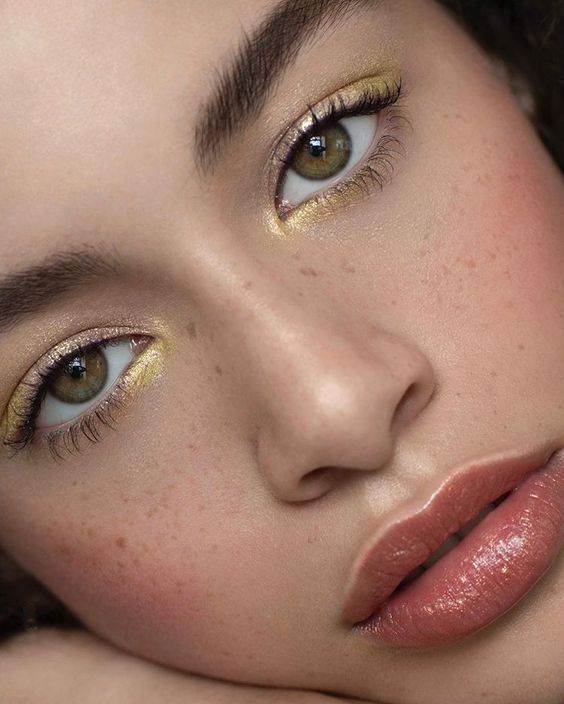 Fabled Golden Makeup Looks Women