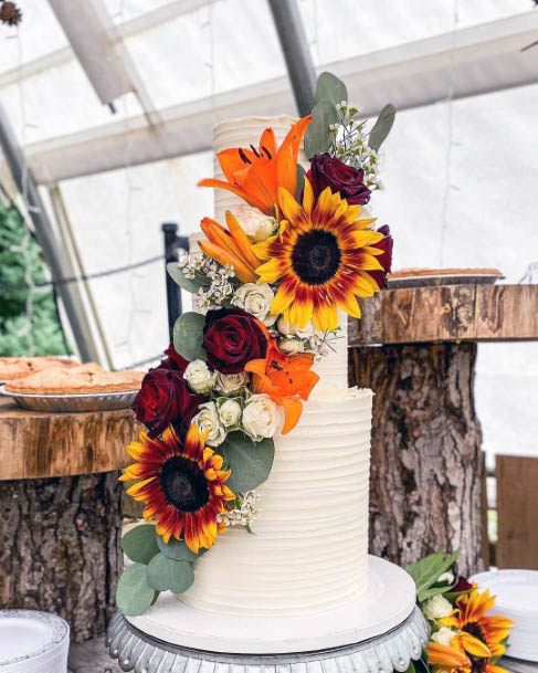 Fall Wedding Flowers On Cake