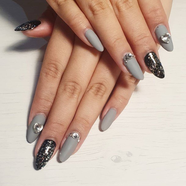 Fantastic Black And Grey Nail For Women