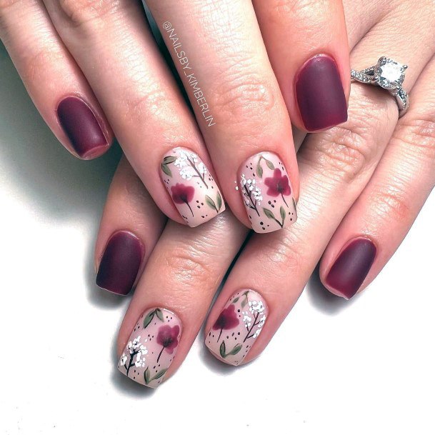 Fantastic Maroon And Black Nail For Women