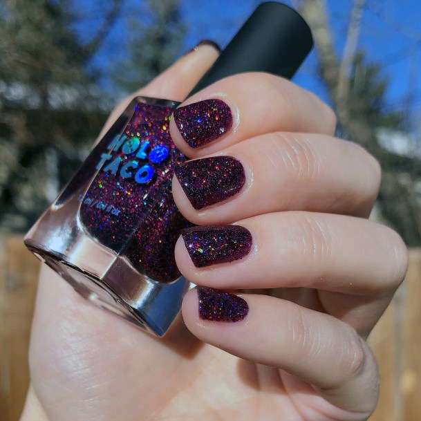 Fantastic Maroon Glitter Nail For Women