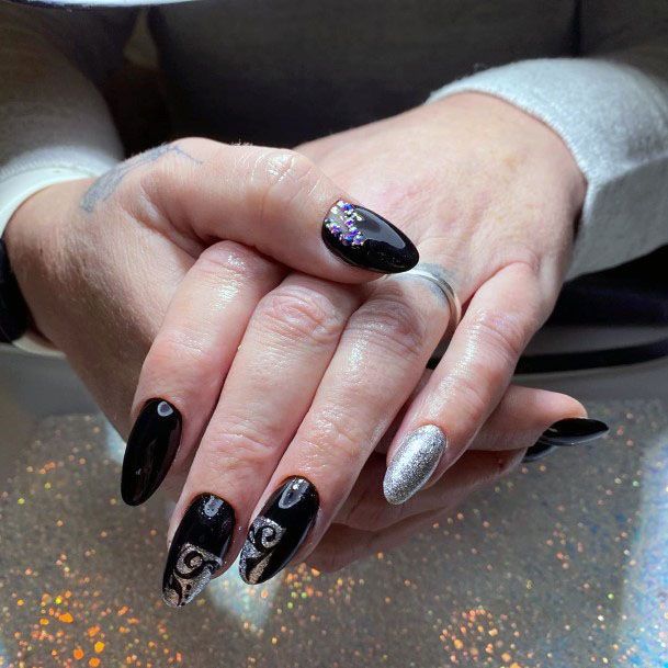 Fantastic Silver Art On Black Nails For Women