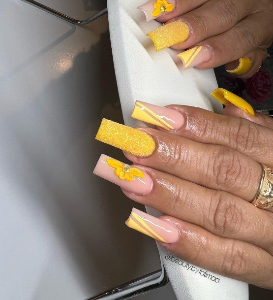 Fantastic Yellow With Diamonds Nail For Women