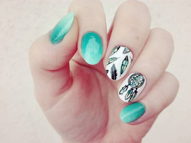 Feather Girls Nail Ideas