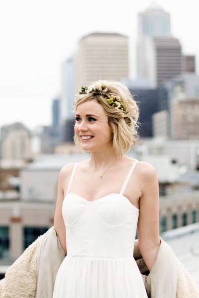 Female Chin Length Blonde Hair With Garden Headband