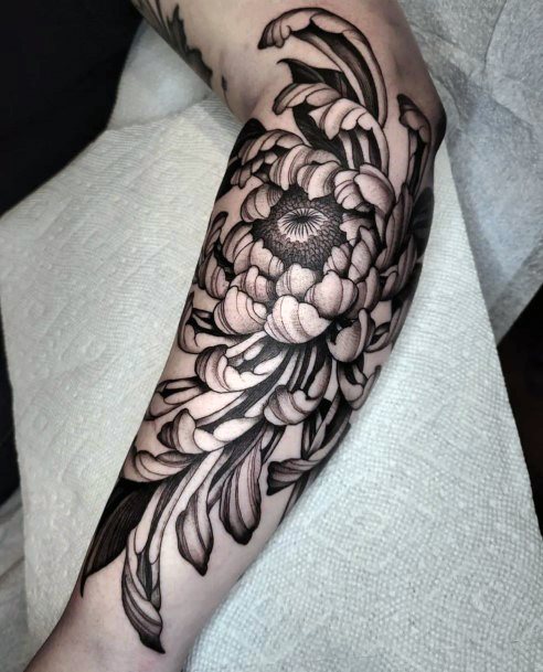 Female Chrysanthemum Tattoos