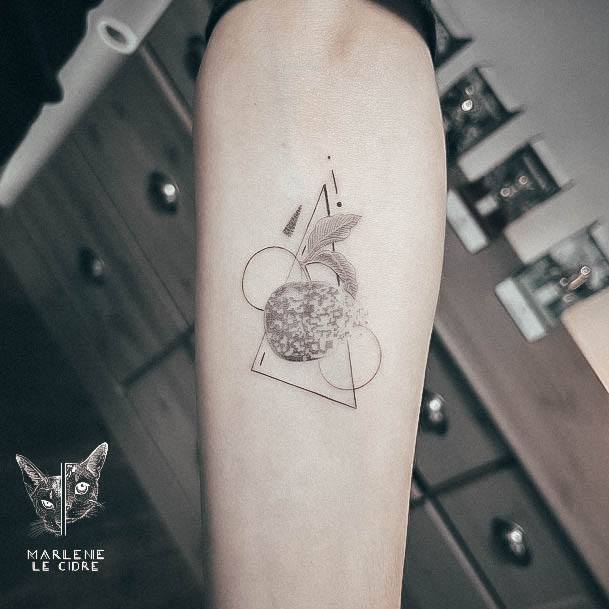 Female Cool Apple Tattoo Ideas