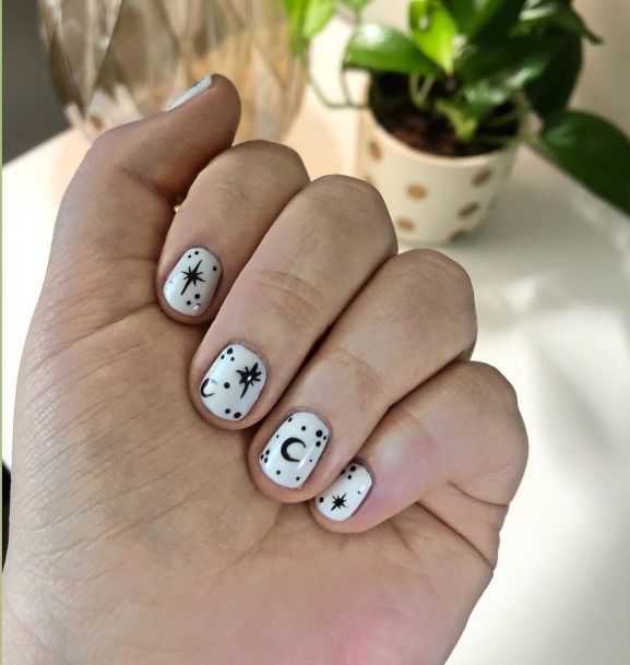 Female Cool Black And White Nail Design