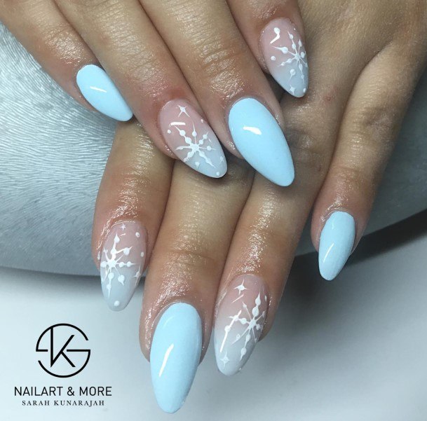 Female Cool Blue Ombre Nail Ideas