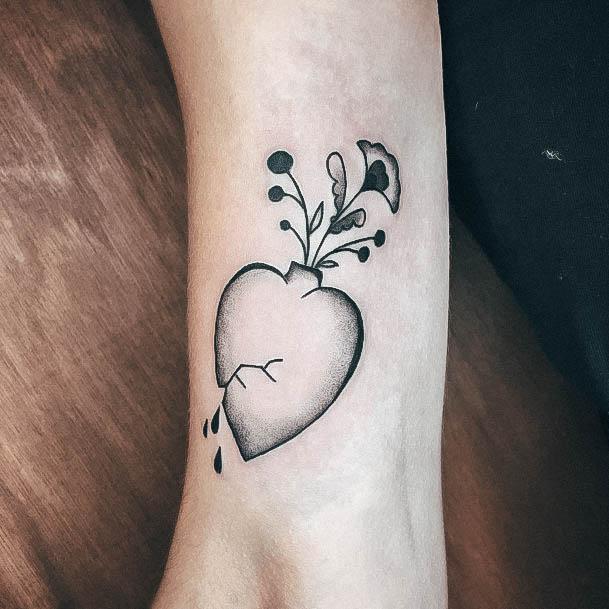 Female Cool Broken Heart Tattoo Ideas