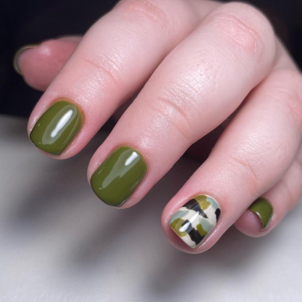 Female Cool Camo Nail Ideas