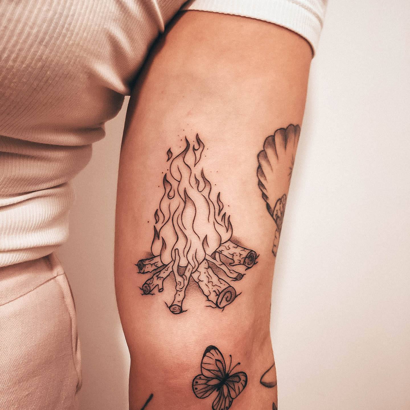 Female Cool Campfire Tattoo Ideas