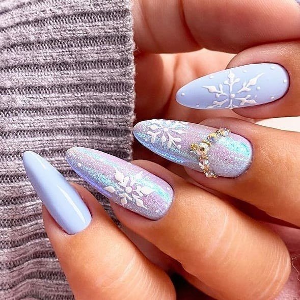 Female Cool Christmas Ombre Nail Ideas