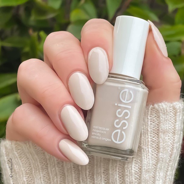 Female Cool Cream Nail Ideas