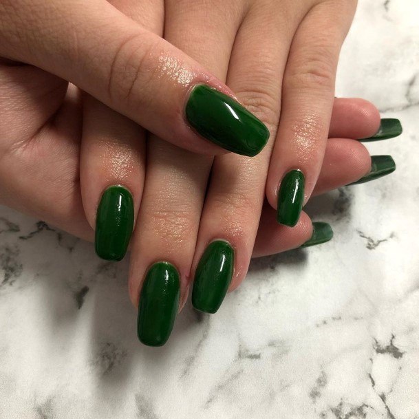 Female Cool Emerald Green Nail Ideas