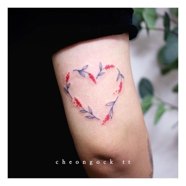 Female Cool Flower Heart Tattoo Ideas