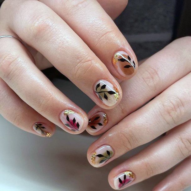 Female Cool Gold Dress Nail Ideas